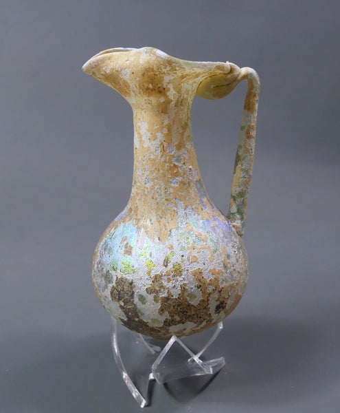 Glass oinochoe.