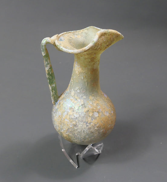 Glass oinochoe.