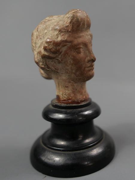 Tête de statuette.