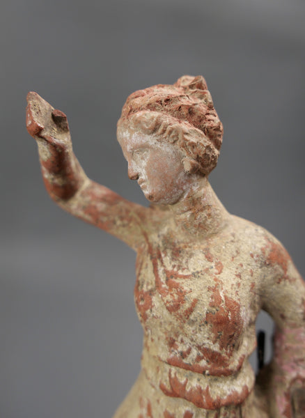 Statuette féminine.